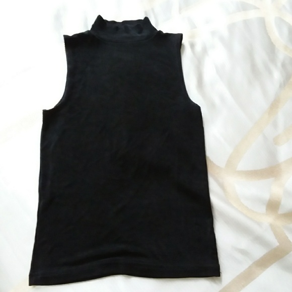 Black top - Picture 4 of 5